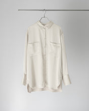Load image into Gallery viewer, サテンビッグシャツOFFWHITE