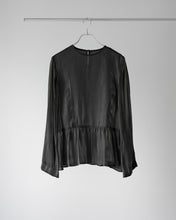 Load image into Gallery viewer, プラチナサテンペプラムブラウス ブラック