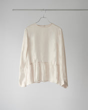 Load image into Gallery viewer, プラチナサテンペプラムブラウス オフホワイト