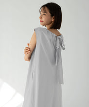 Load image into Gallery viewer, Back ribbon gathered dress
