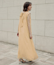 Load image into Gallery viewer, Back ribbon gathered dress
