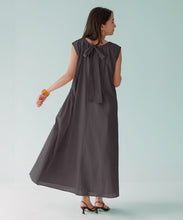 Load image into Gallery viewer, Back ribbon gathered dress
