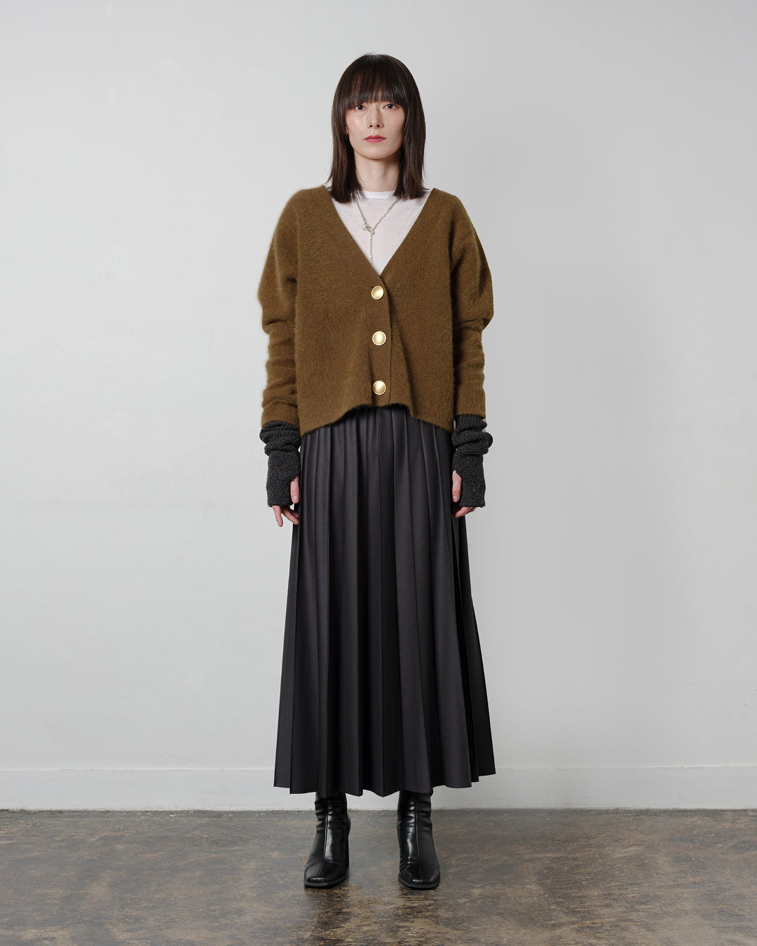 ラクーン混Vネックカーディガン