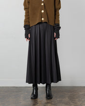 Load image into Gallery viewer, Leather like pleated skirt
