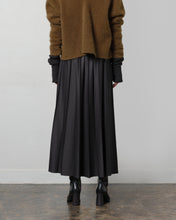 Load image into Gallery viewer, Leather like pleated skirt
